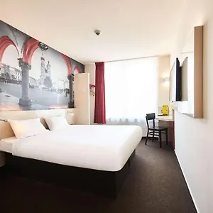 2* מלון Centrum